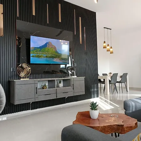 Cozy 2Br Getaway - Stylish Stay In Grand-Baie Exterior photo