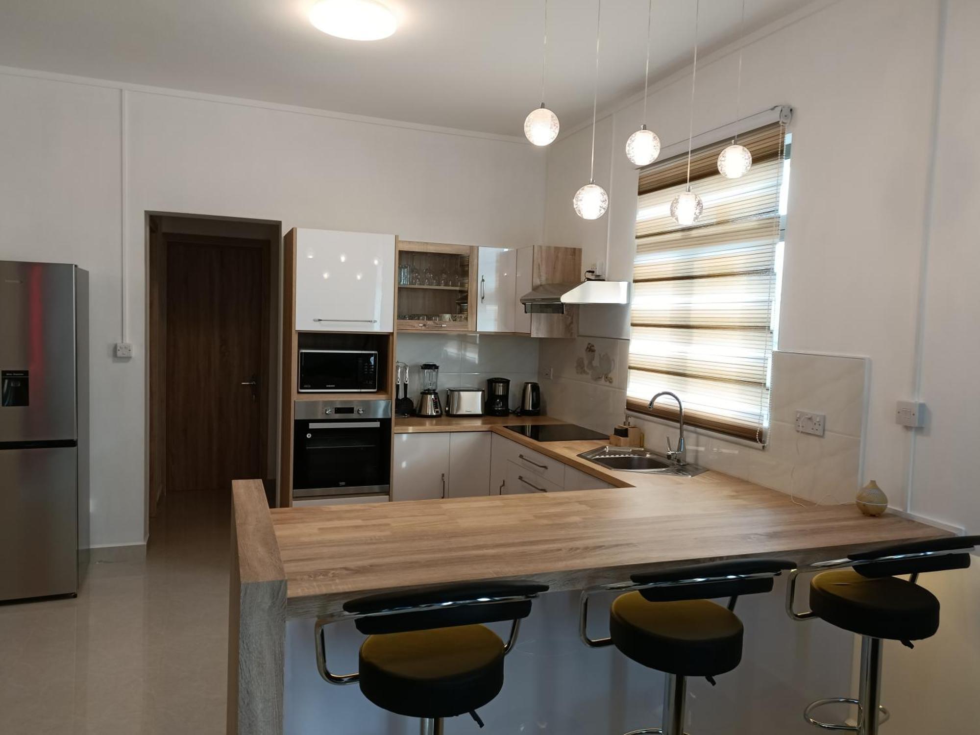 Cozy 2br Getaway - Stylish In Apartment *